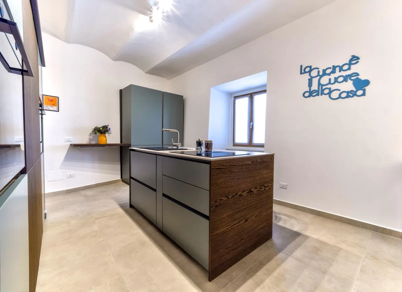 Cucina con isola centrale